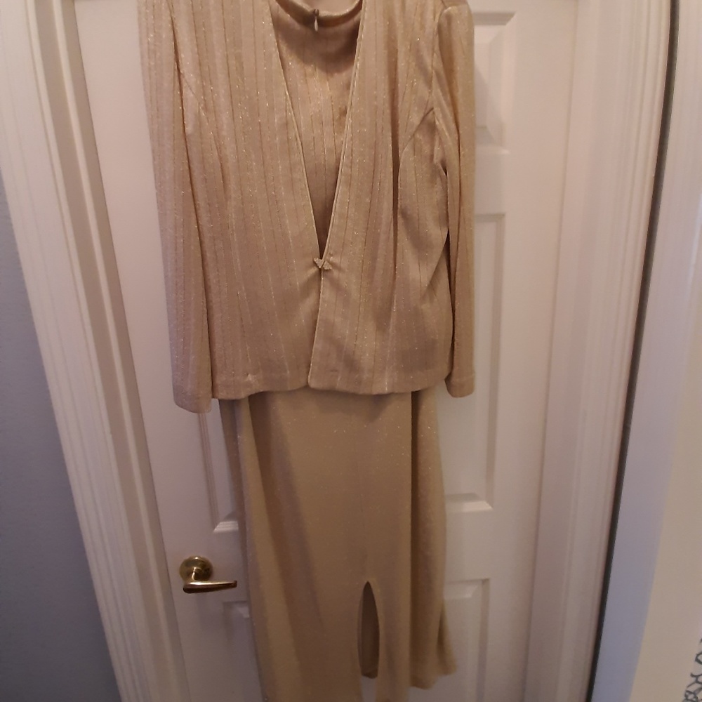 A long formal dress in a crepe material